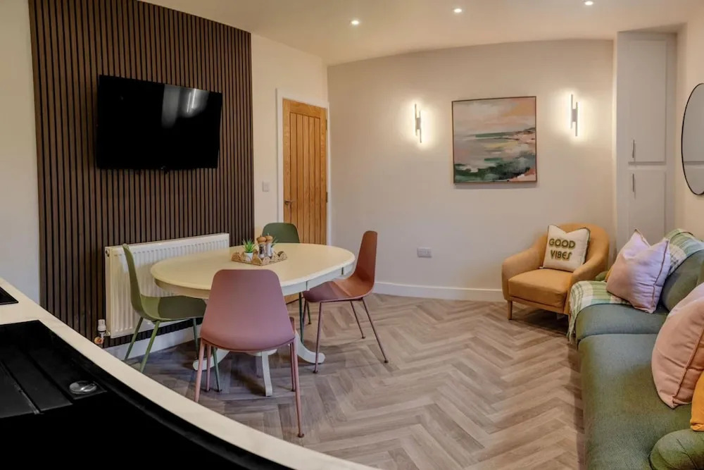 Modern 3BR Flat in Central Plymouth Free Parking Sleeps 6