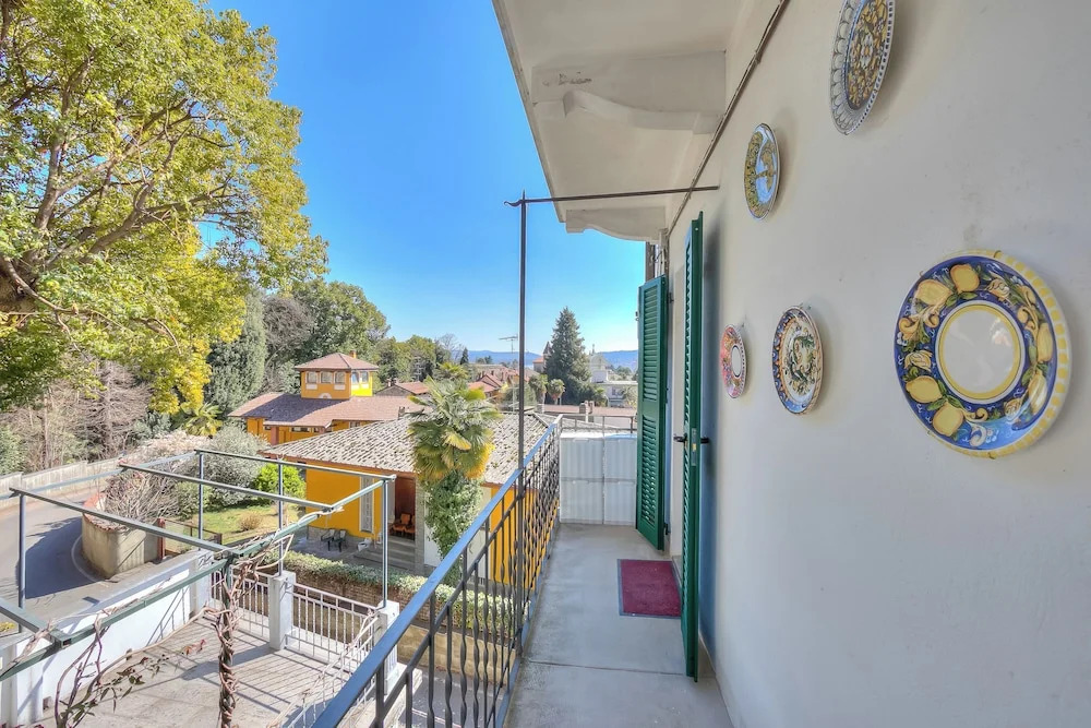 Nido Belvedere AC and Lake View