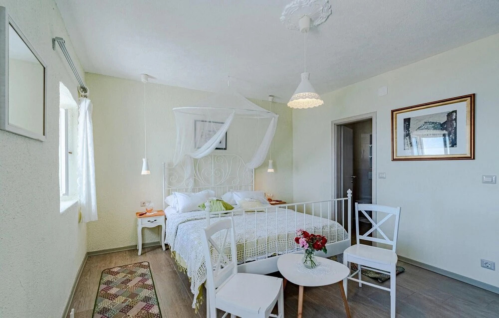 Two-Bedroom Holiday Home In Mokalo