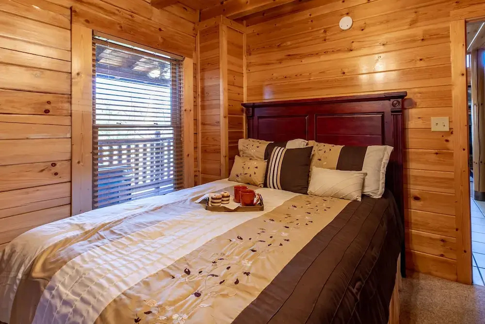 SmokyStays 5 Bedroom Cabin