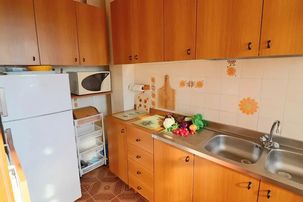 Central Apartment On The Beach With Balcony, Wi-fi Air Conditioning Parking