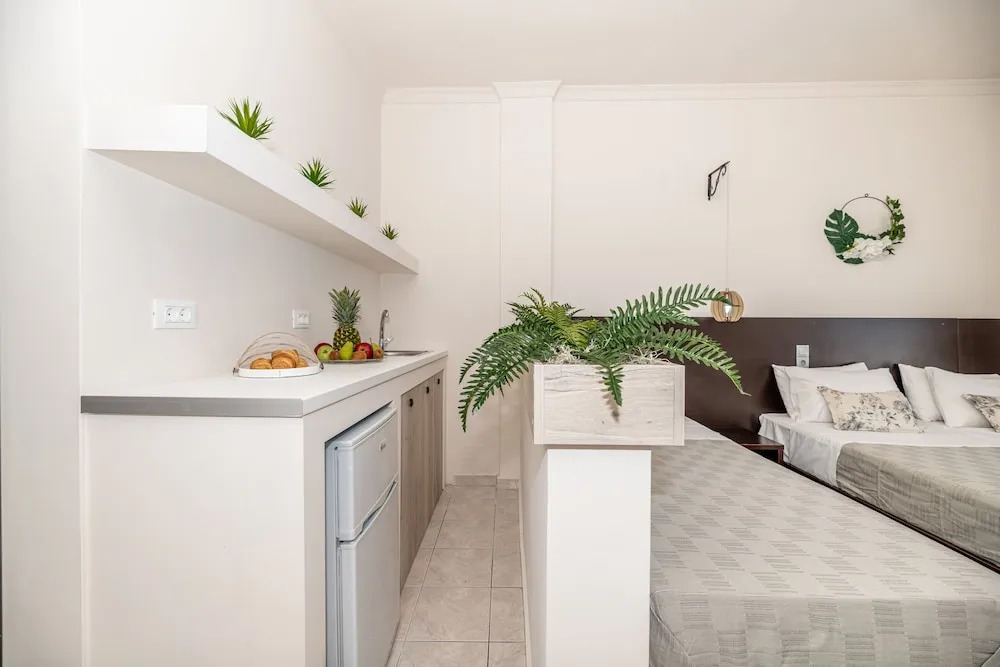 Mouria Studios & Apartments