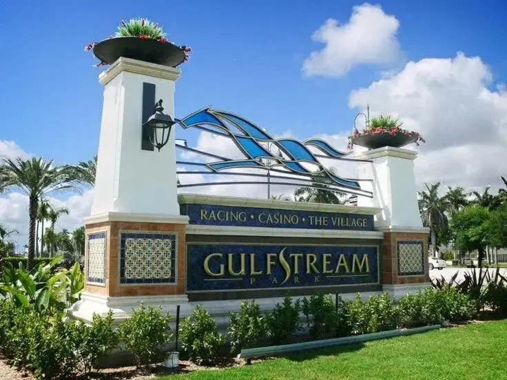 1 bedroom, 6 people - walk from the Beach, Shopping Mall and Restaurants