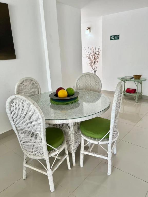 Apartamento en el Rodadero, Confortable y amplio, con vista al mar, a 80mt de la playa, DELAMAR Apartmet