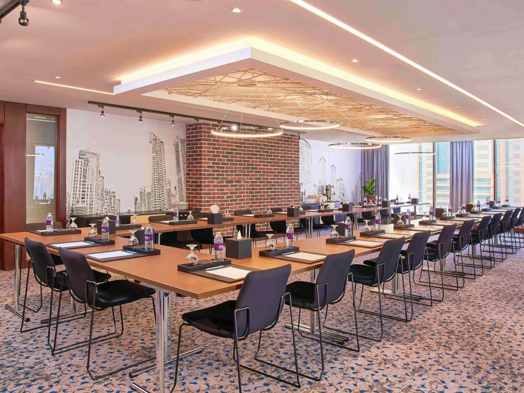 Отель Mercure Dubai Barsha Heights Hotel Suites And Apartments