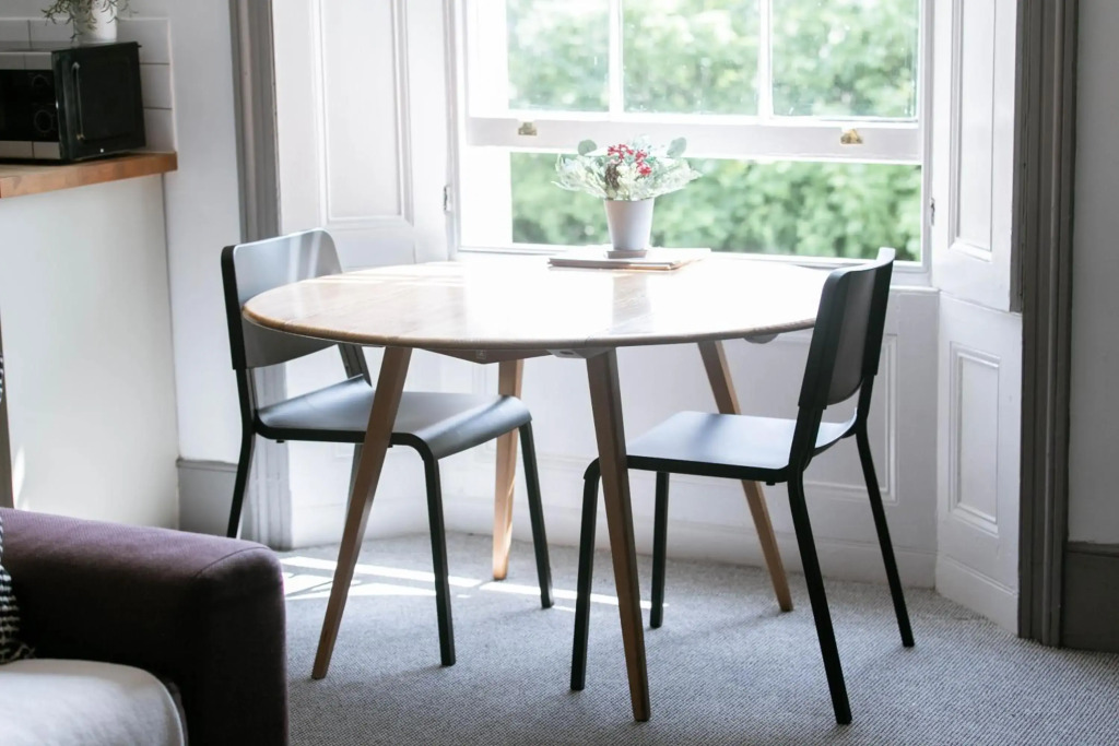 Spacious, Quiet and Central Apartment With Parking