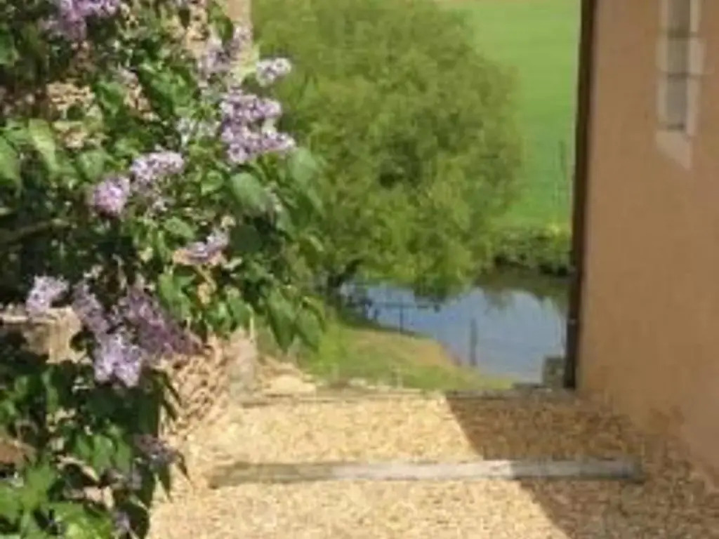 Charmante maison paysanne rénovée avec grand terrain, proche de la rivière et du village médiéval - FR-1-410-162