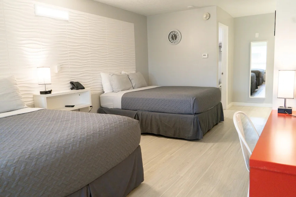 Disney SeaWorld & Universal King & Queen Suites Pool Parking Free