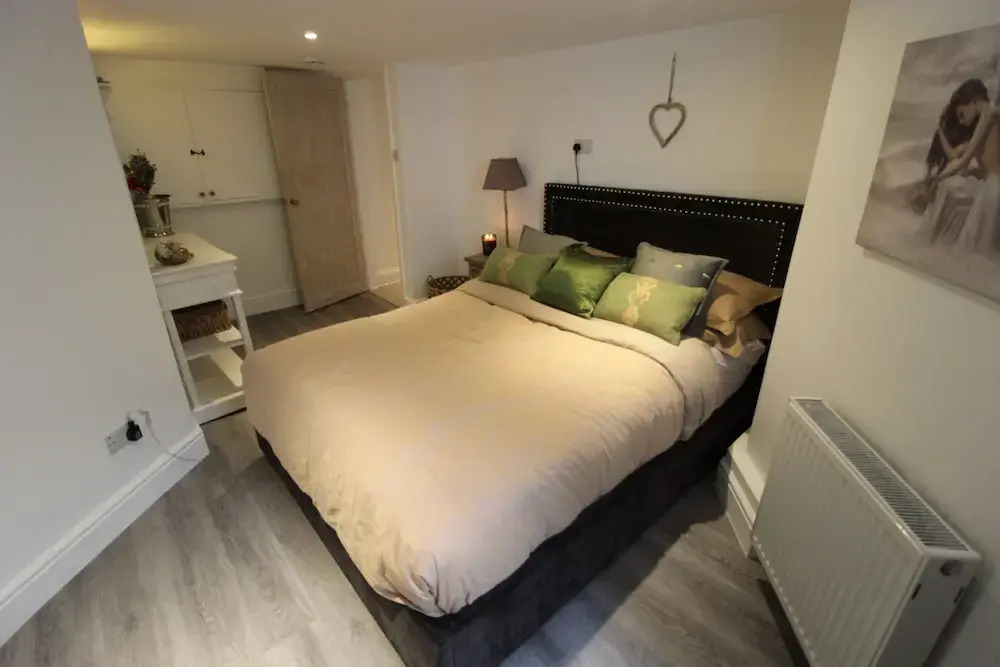 Beautiful Cosy 1 Bedroom Basement Apartment