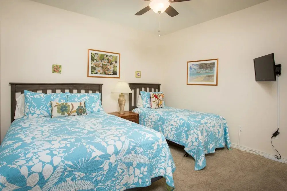 Luxe 2br/2ba - Infinity Pool & Spa - 1 Mile To Bay 2 Bedroom Condo