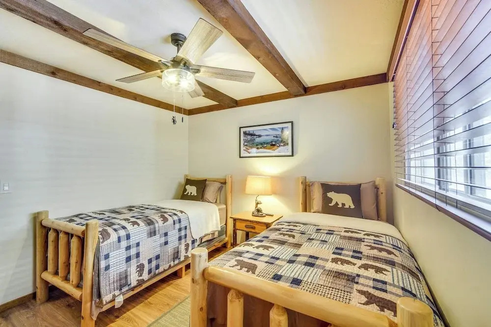 2 Mi to Snow Summit Skiing: Big Bear Cabin w/ Deck