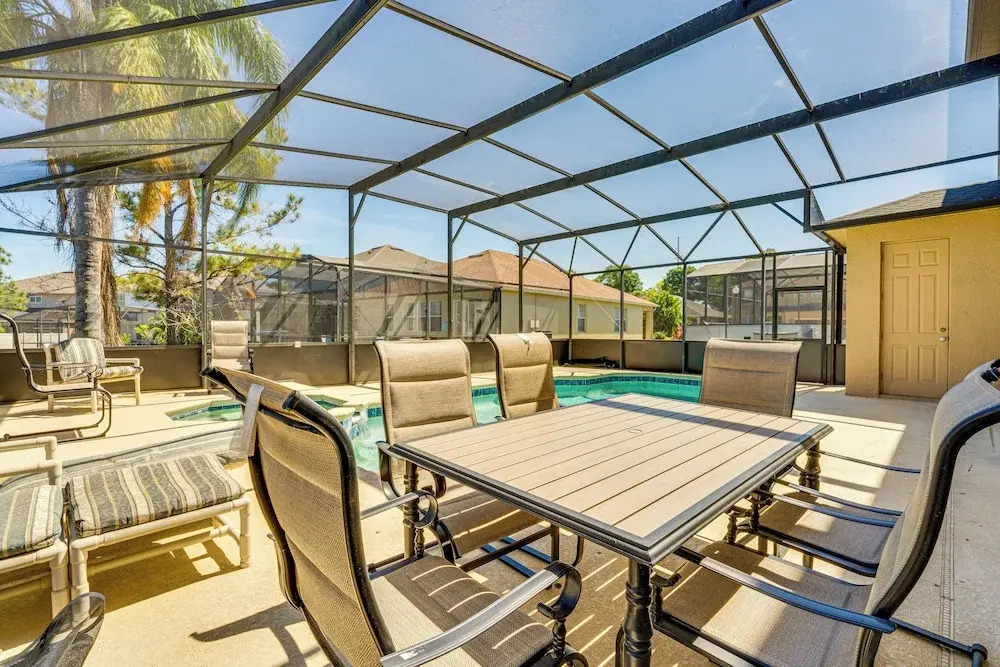 Lanai & Game Room: Vacation Home in Davenport