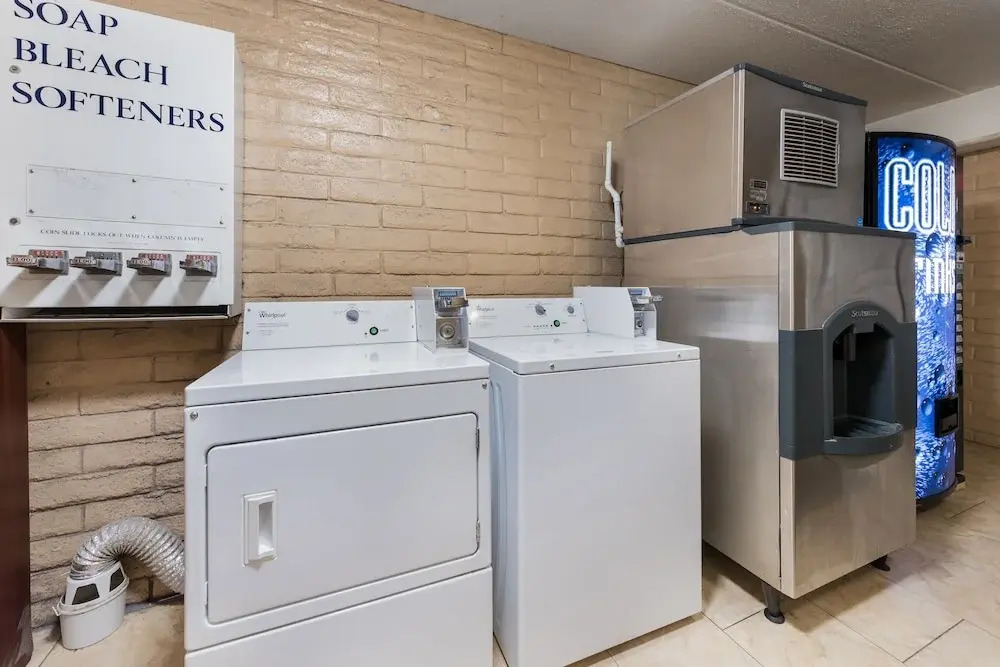 Days Inn & Suites Cincinnati