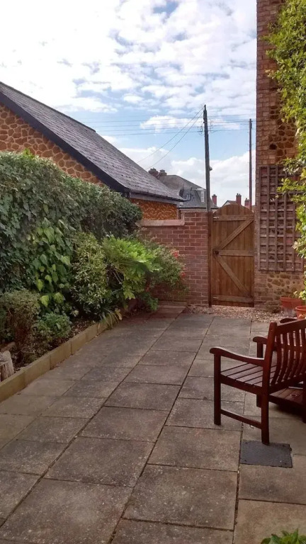 The Shields- Large Family House Close to Beach