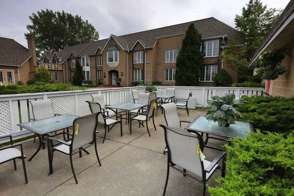 Fullerton Manor Inn