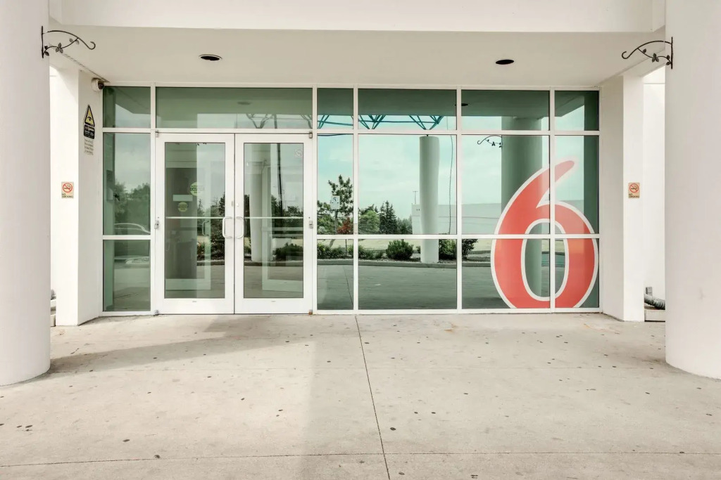 Motel 6 Brampton, ON - Toronto