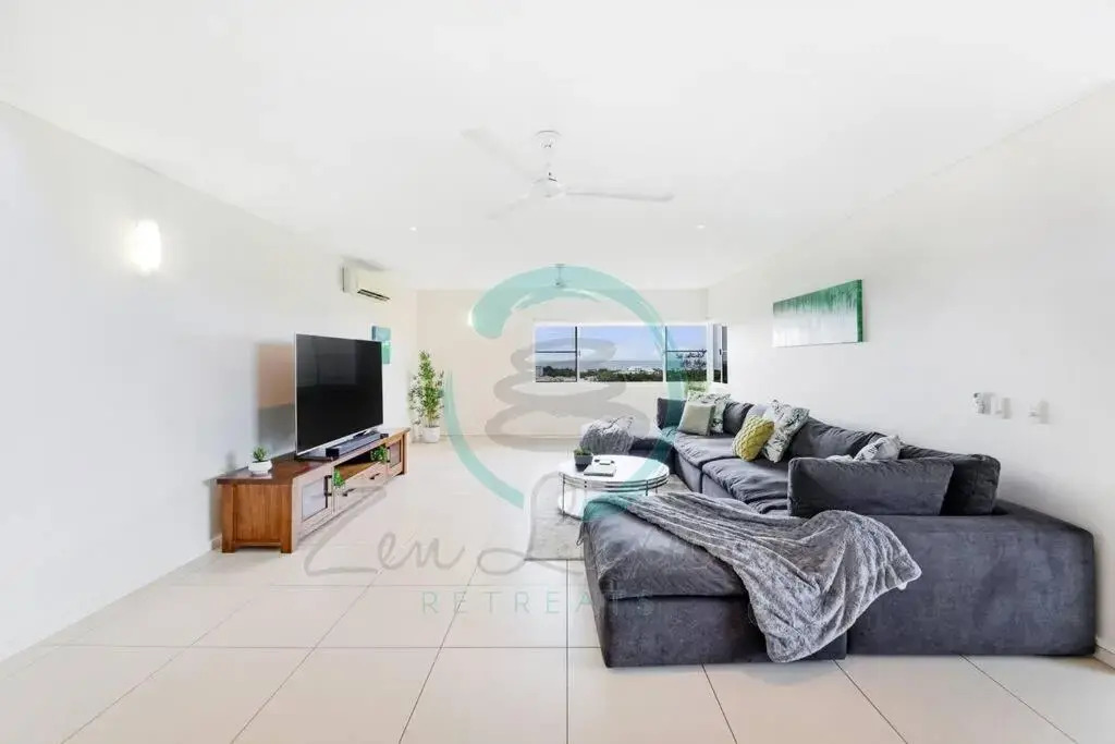 ZEN LUXURY: 2-Story 4-BR Penthouse in Darwin City with Mindal Markets & Harbour Views