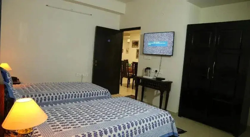 Saket Inn