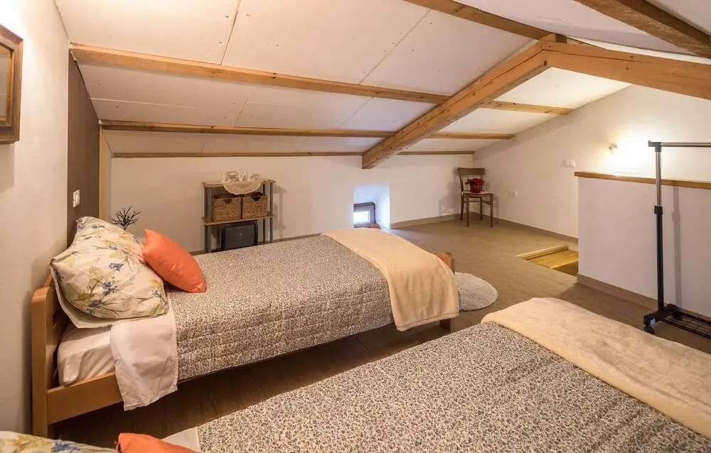 Stunning Home in Sosici With Wifi and 2 Bedrooms