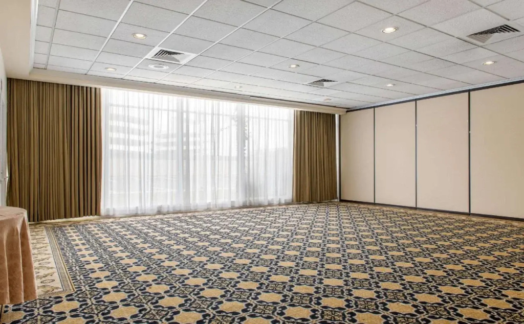 Clarion Hotel Airport