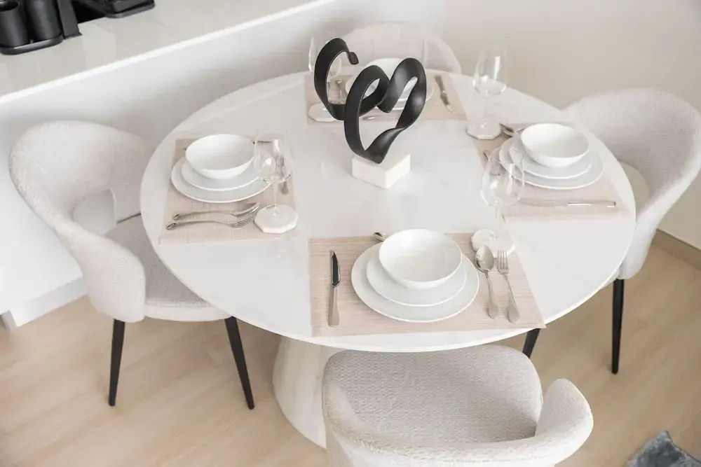 Lovely Apartment in Binghatti Corner That Sleeps 4
