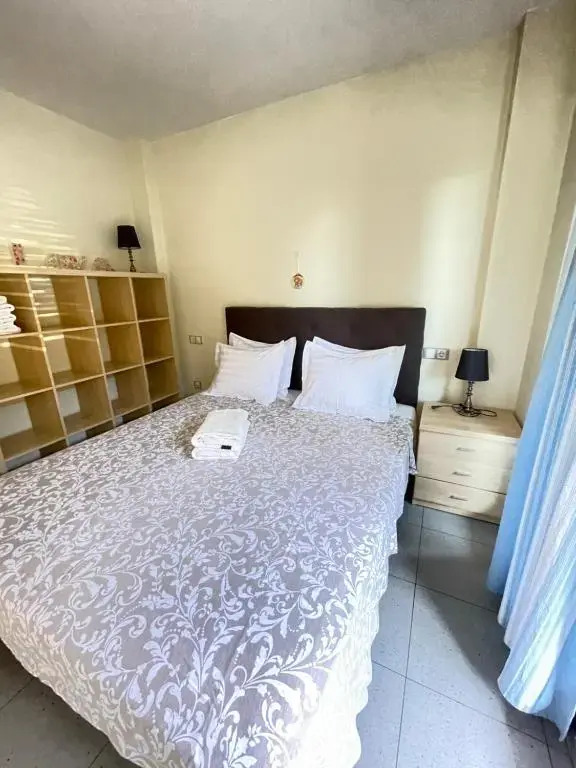 Fenals beach lux apartment with swimming pool