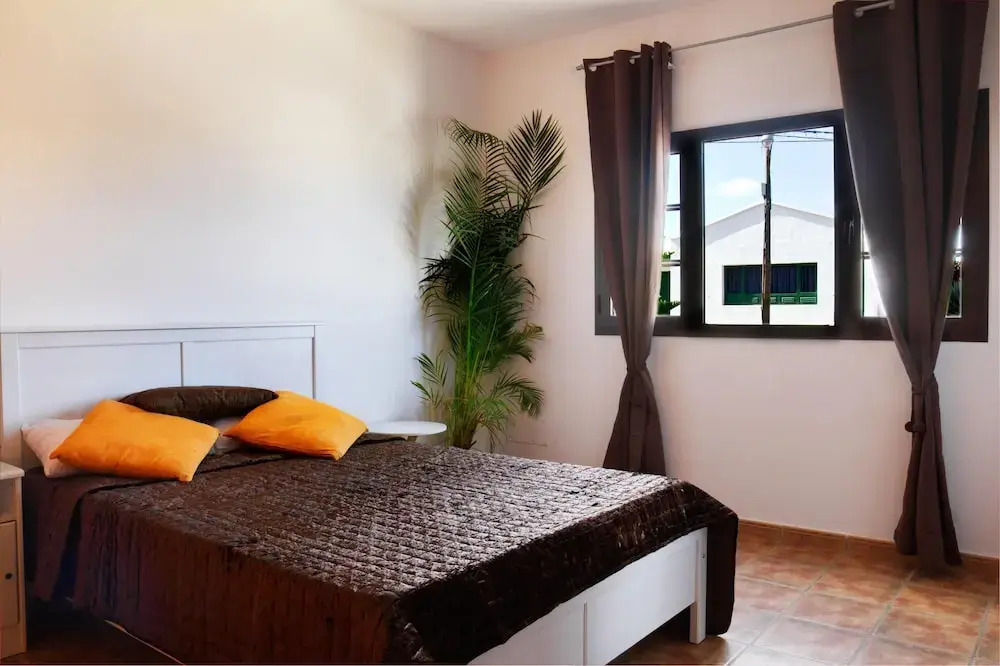 House With 3 Bedrooms in Tinajo, With Wonderful Mountain View, Private