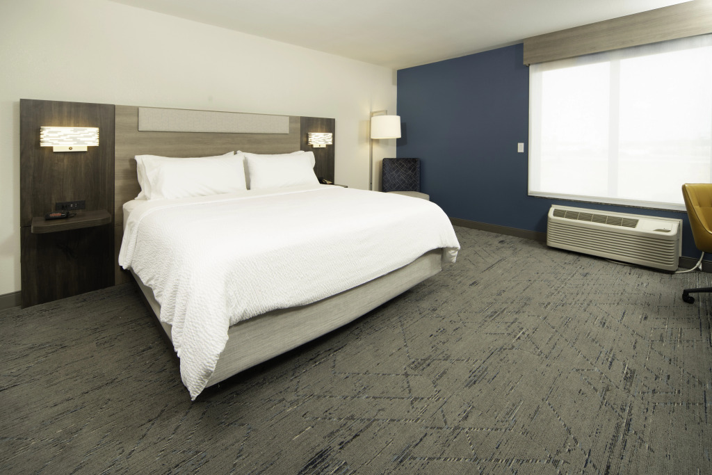 Holiday Inn Express Hotel & Suites St. Charles by IHG