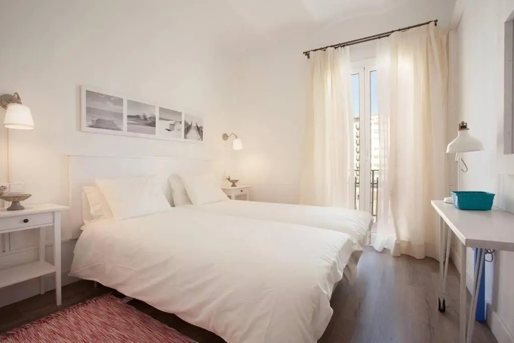 Bright 2 bedroom apt in 22@, close to the beach