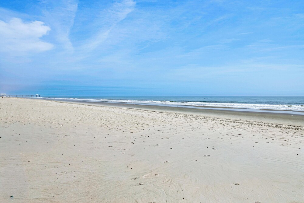Walk to Ocean: Surfside Beach Gem w/ Private Pool