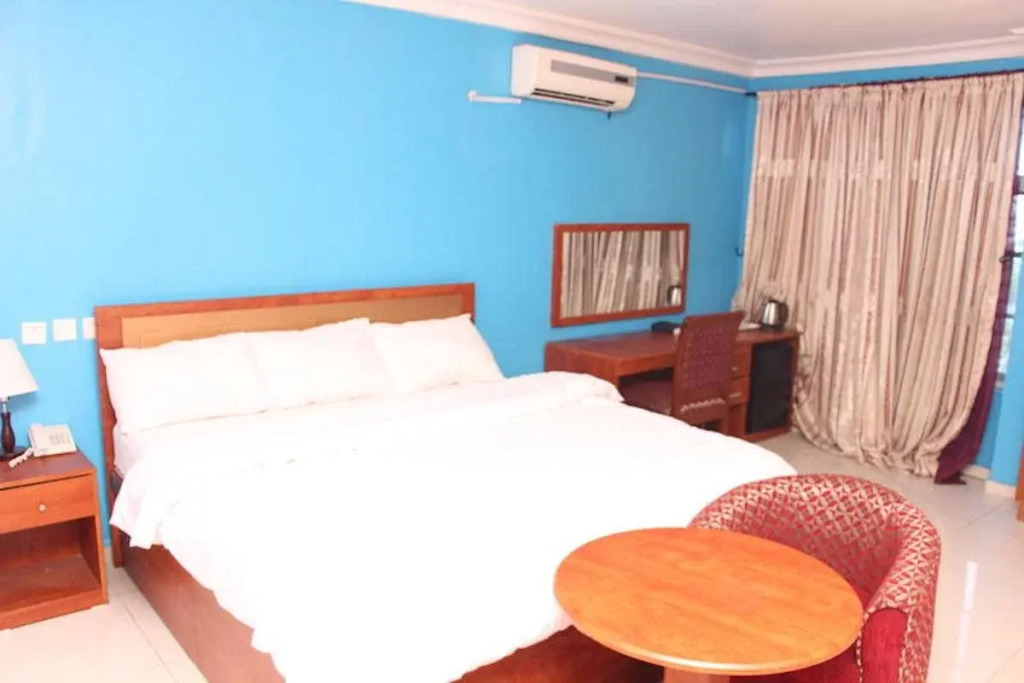 Reverton Hotel