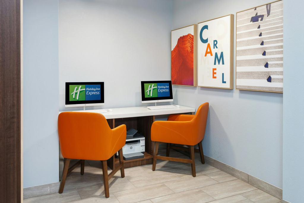 Holiday Inn Express & Suites - North Carmel / Westfield by IHG