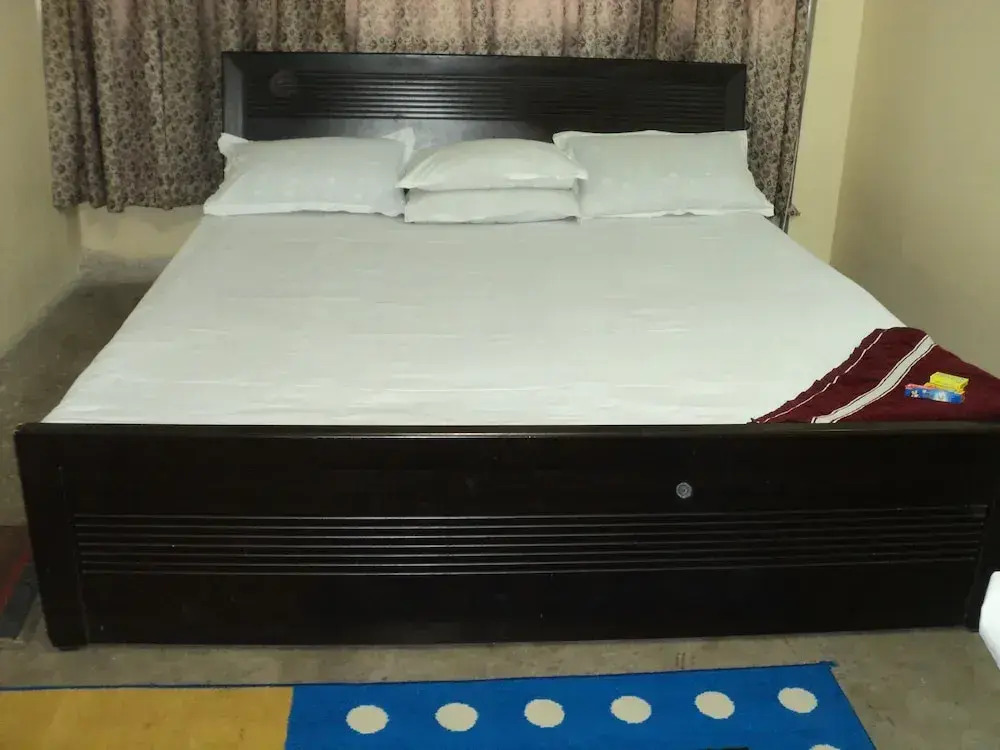 Royal Guest House & Service Apartment