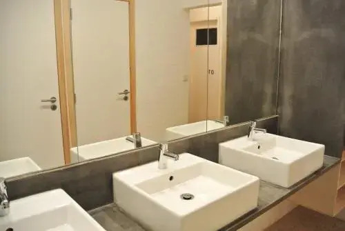 Nazaré Hostel - Rooms & Dorms