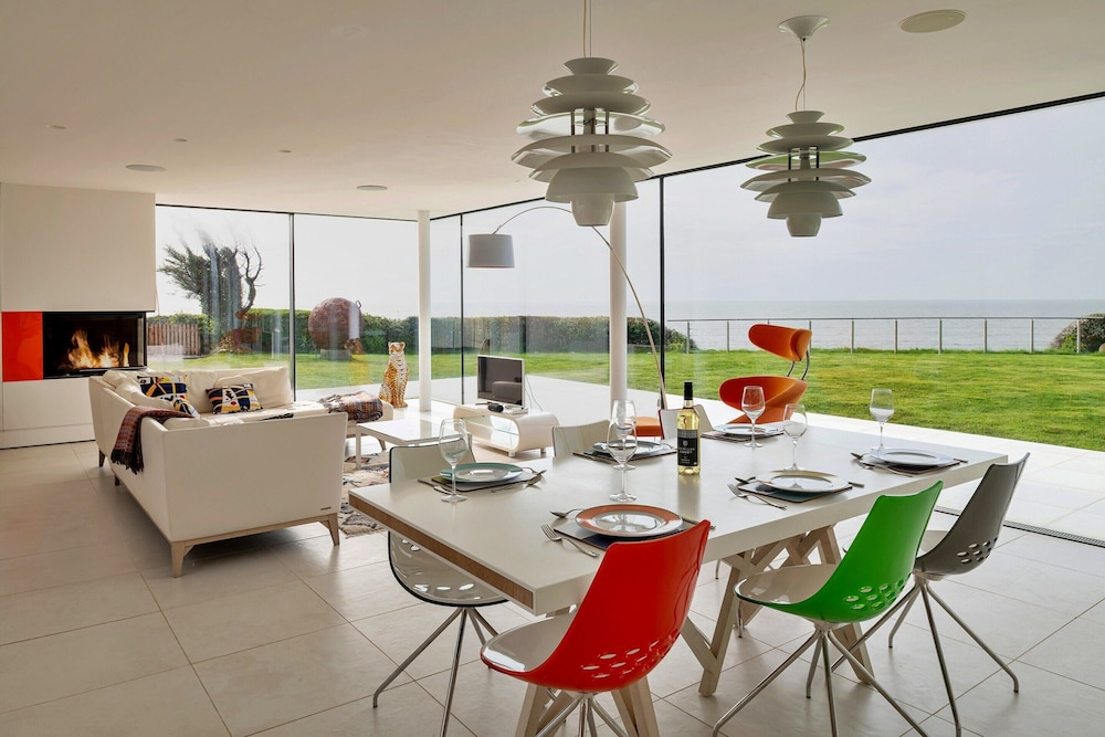 Clifftop Retreat in Criccieth With Stunning Views