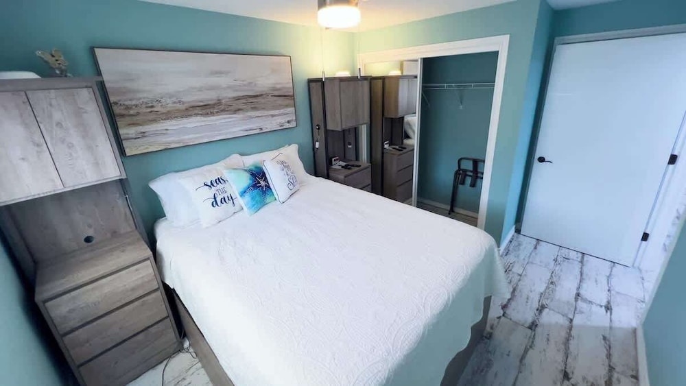 Sweeping 5th Floor Views - Direct Beach - Remodeled