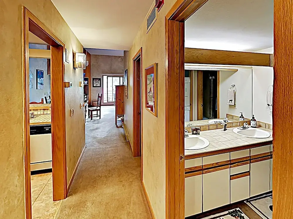 New Listing! Expansive W/ Pool & Hot Tub 3 Bedroom Condo