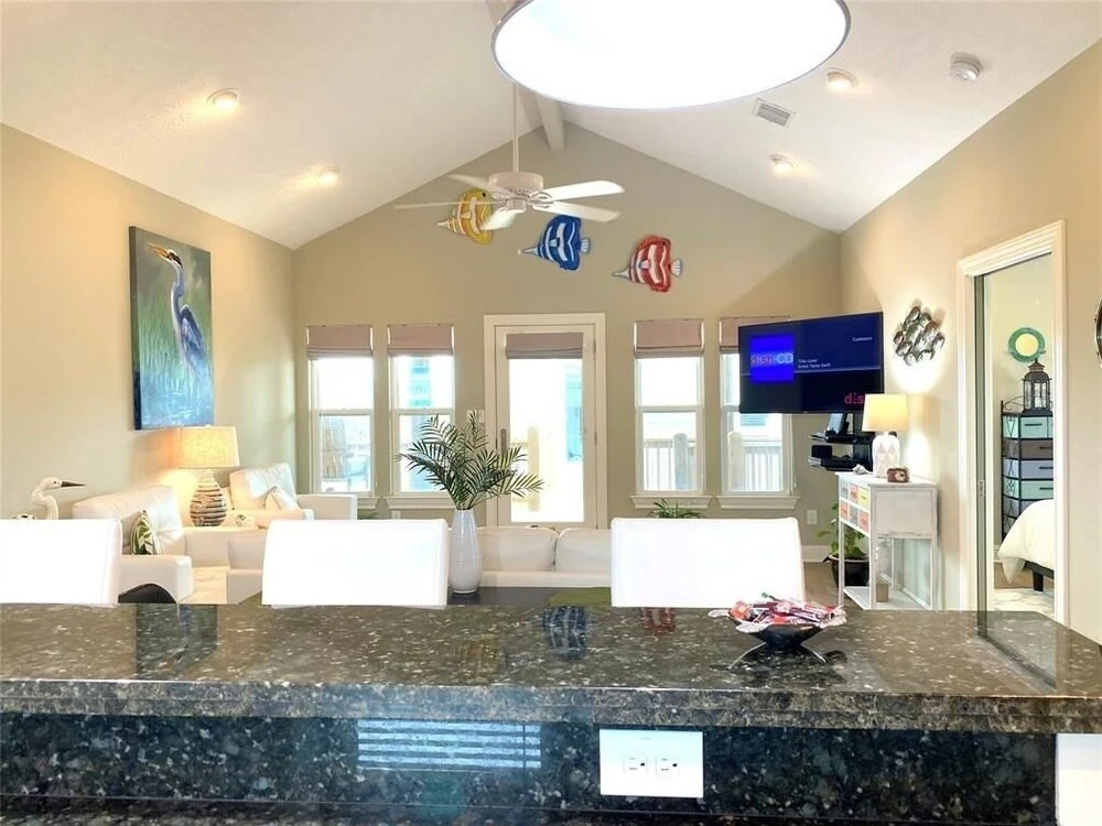 Sea Beauty 3 Bedroom Home by Redawning