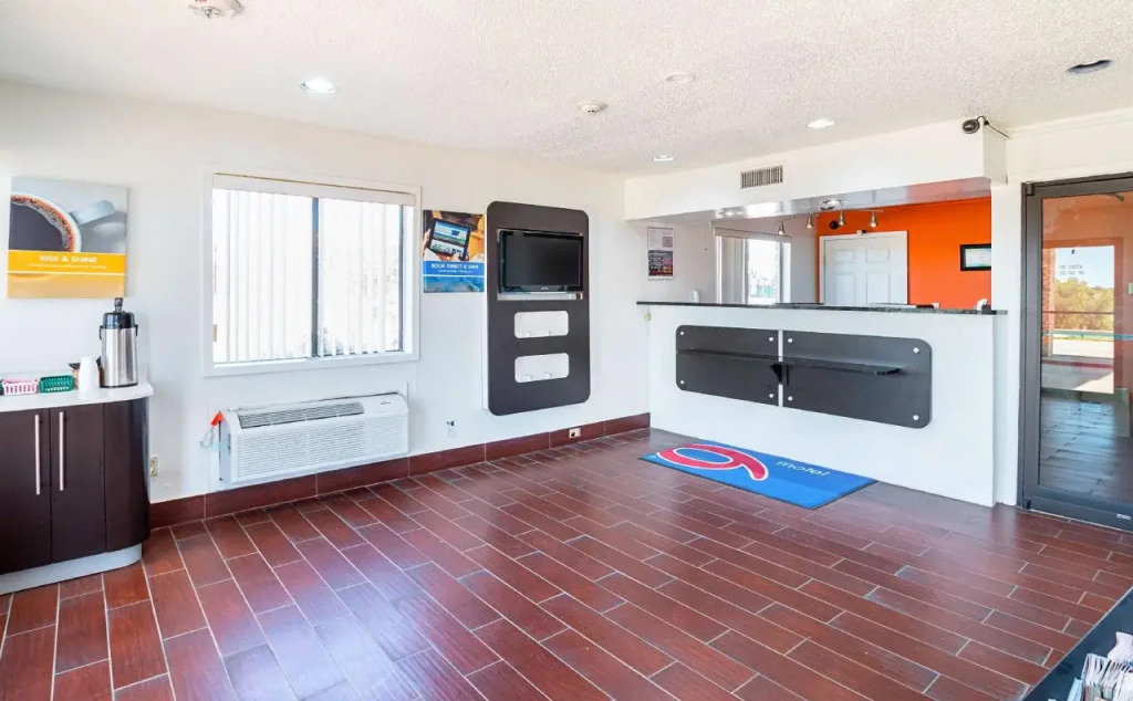 Motel 6 Red Oak, TX - Dallas
