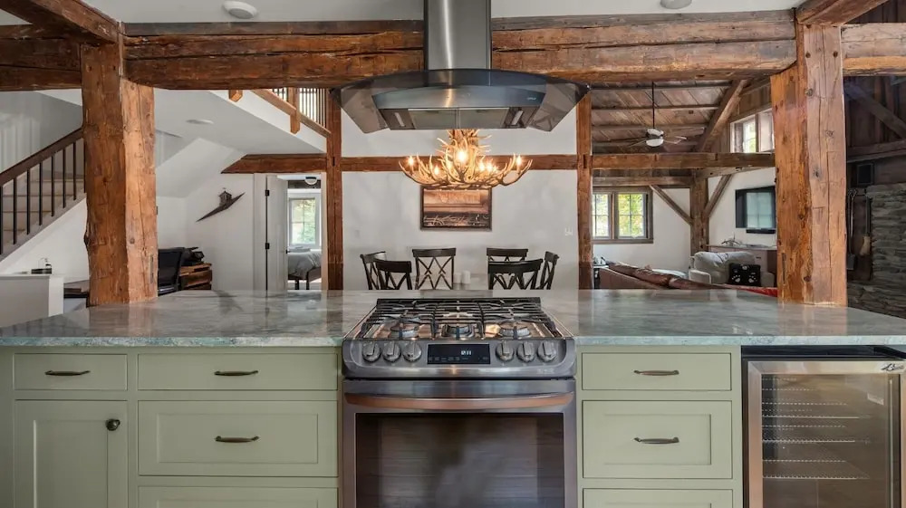Mad House Rentals 10 Bedroom Lodge by RedAwning