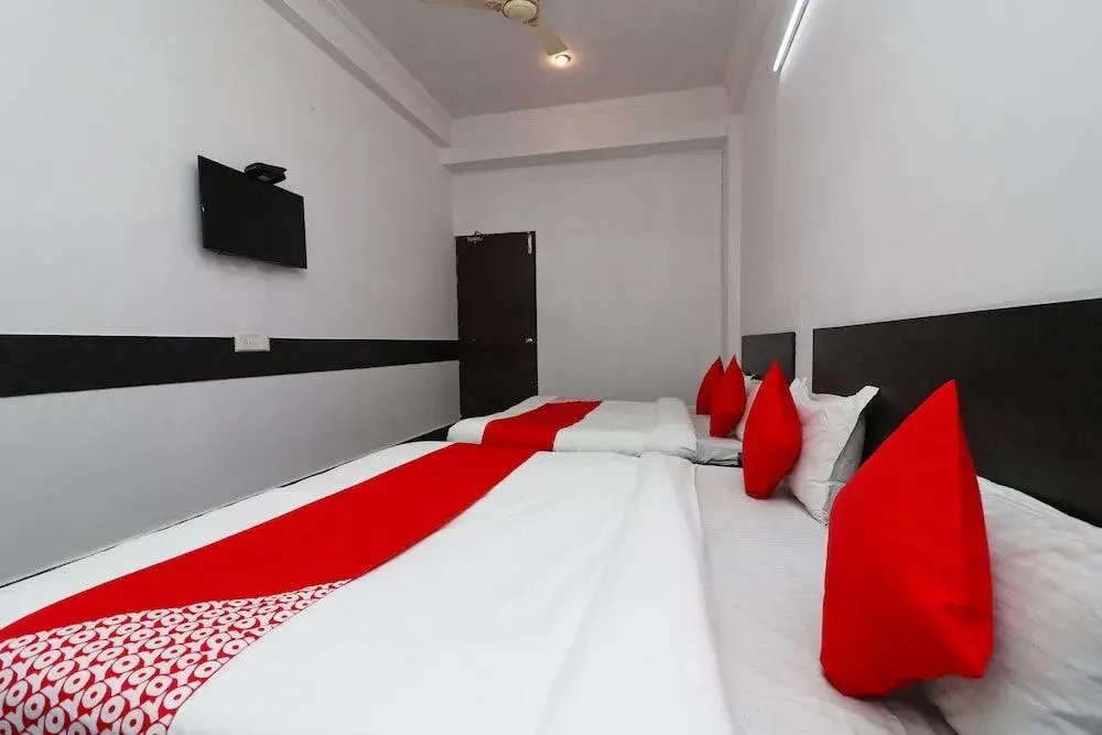 OYO 36432 Hotel Tarang