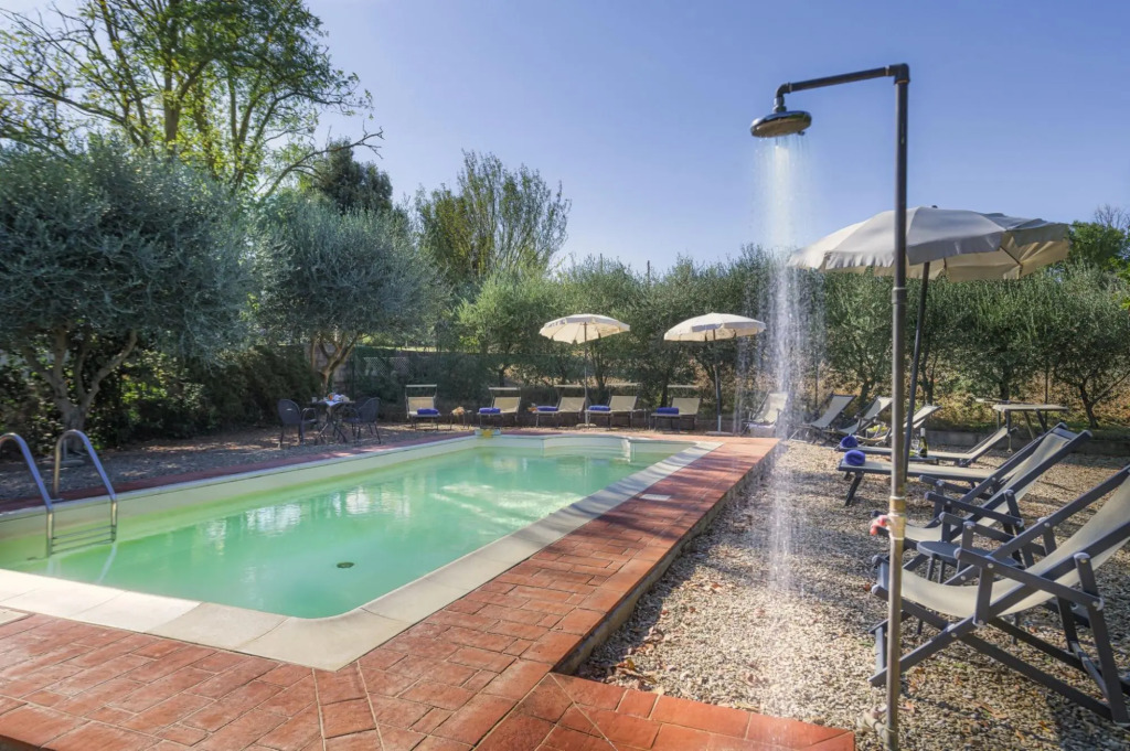 Independent Accommodation with WIFI, private pool, A/C, pets allowed, parking, close to Cortona-La Meridiana