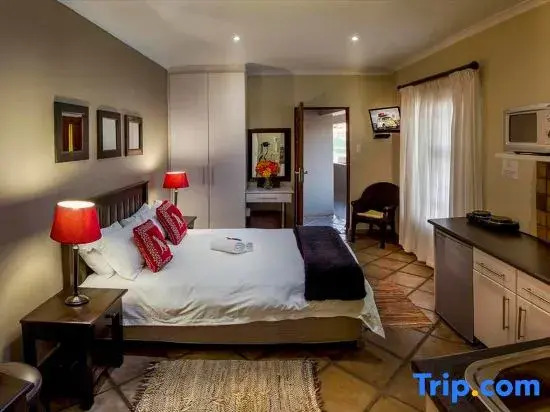 Luxury Room, Double Bed and Sleeper Couch Max 4 Guests, Near Port Elizabeth