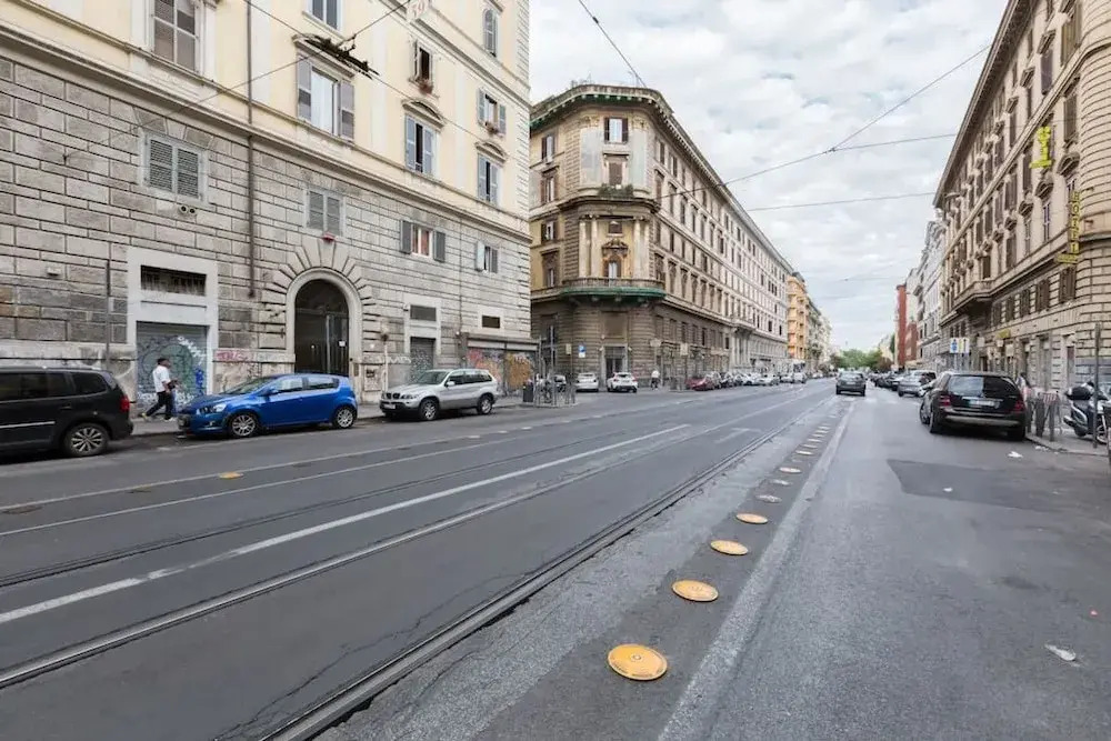 Extra Large Colorful Flat in Central Location!