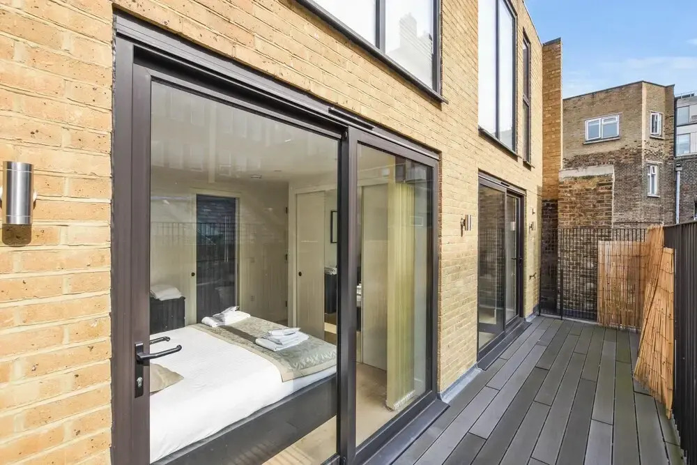 Hatton Wall by Servprop