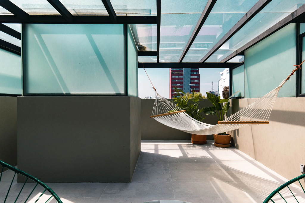 Stunning PH with Private Roof Terrace