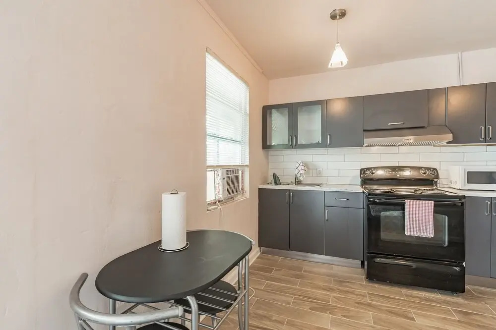 Modern Apartment Near Beautiful Historic Macon 2 Bedroom Apts by Redawning