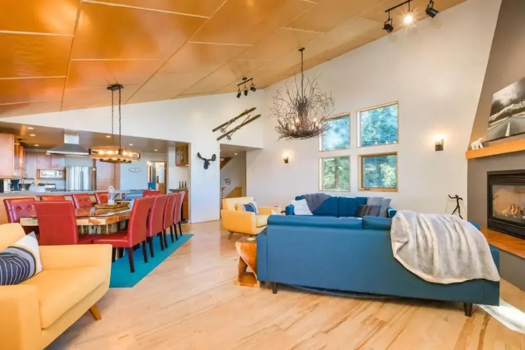 Tahoe Donner Luxury 4BR+2 lofts, Hot tub 3100 sqft