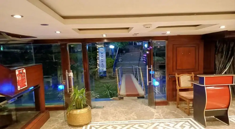 مركب ريفر River Boat