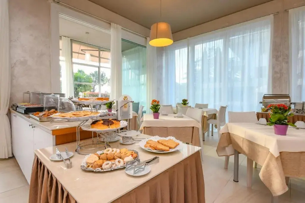 Hi Hotels Sirmione - Lakeview Pool
